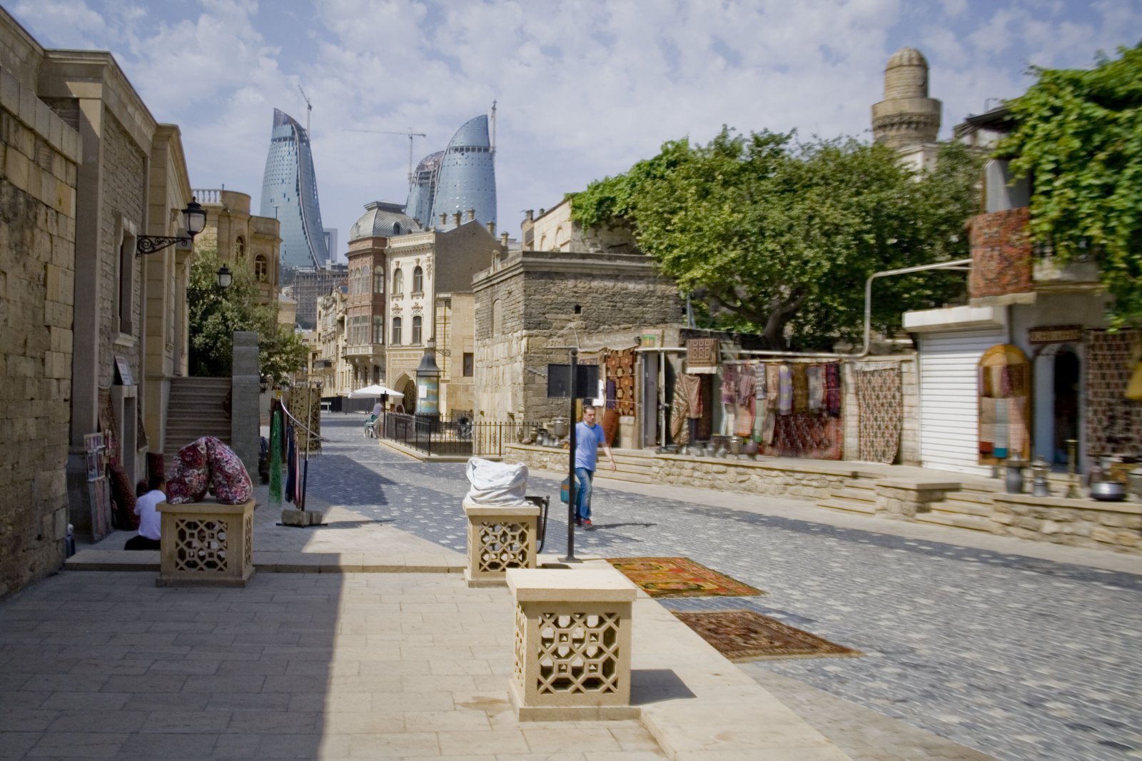 Salt: главное здесь, остальное по вкусу - Улица Асафа Зейналлы, Баку / Wikimedia