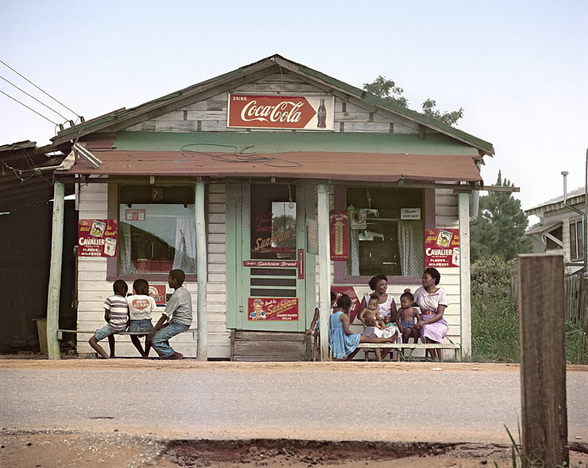 Salt: главное здесь, остальное по вкусу - Жители городка в Алабаме в 1950-е. © The Gordon Parks Foundation. Courtesy photo
