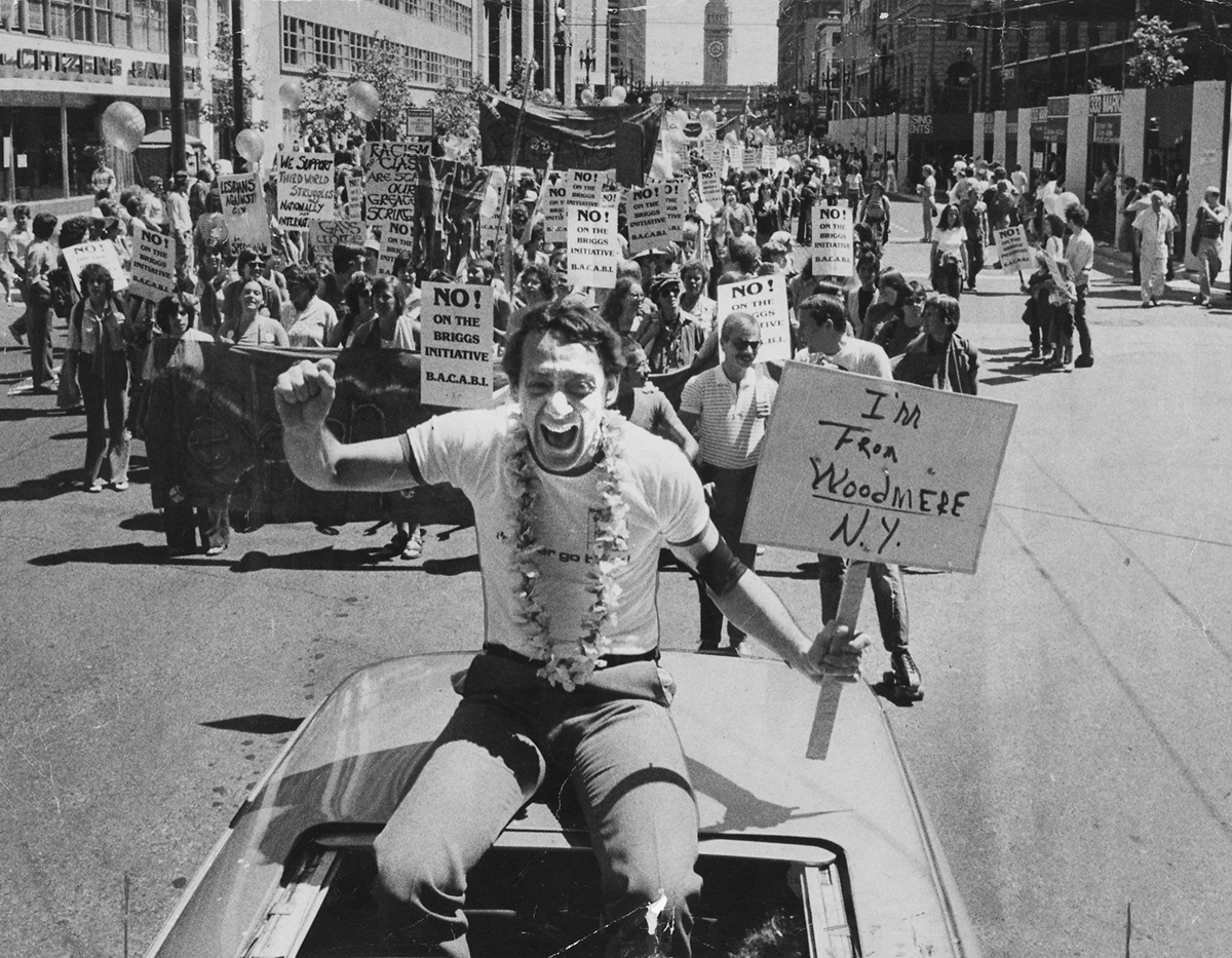 Salt: главное здесь, остальное по вкусу - Харви Милк на гей-прайд-параде в Сан-франциско. Июнь 1978 / Wikimedia