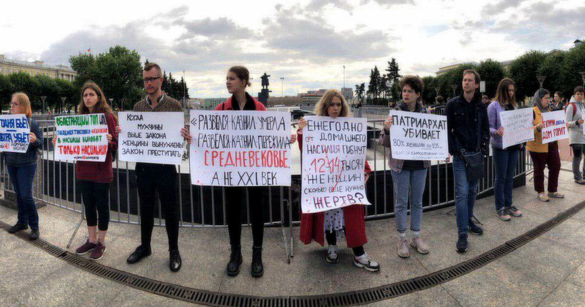 Salt: главное здесь, остальное по вкусу - Более тысячи жителей Петербурга вышли на митинг в поддержку сестер Хачатурян