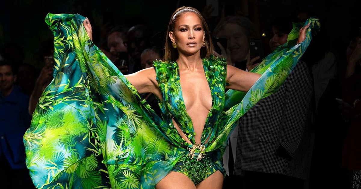 Salt: главное здесь, остальное по вкусу - Дженнифер Лопес закрыла шоу Versace в ремейке культового «тропического» платья